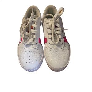 Gently used kids pumas✨